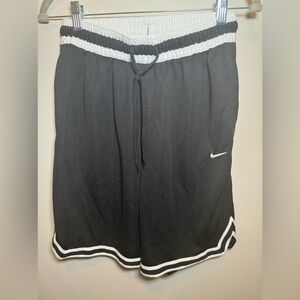 Nike men basketball shorts dri-fit size S